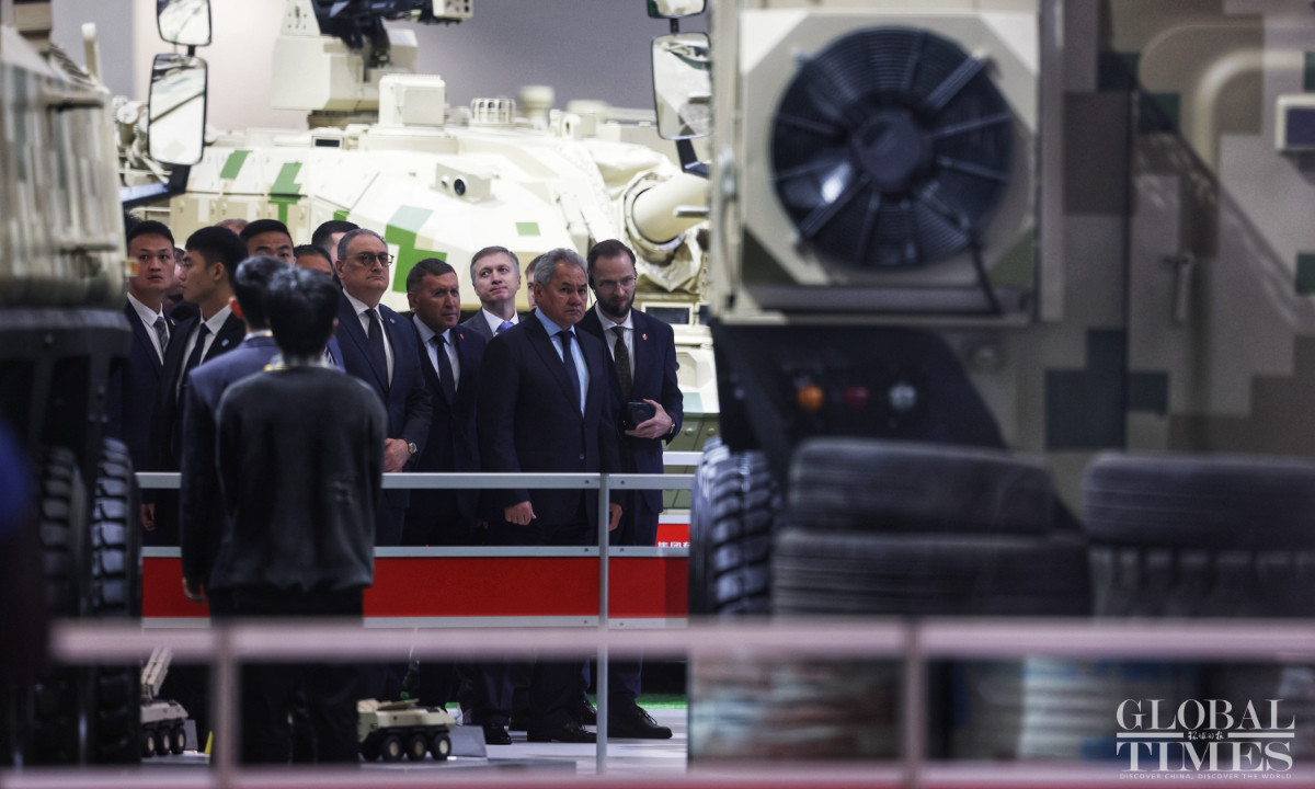 Thư ký Hội đồng An ninh Liên bang Nga Sergei Shoigu tham dự triển lãm hàng không tại Trung Quốc. Thư ký Hội đồng An ninh Liên bang Nga Sergei Shoigu tham dự triển lãm hàng không tại Trung Quốc.