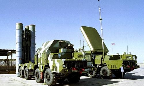 S-300 là hệ thống tên lửa đất-đối-không đa năng. Ảnh: AP S-300 là hệ thống tên lửa đất-đối-không đa năng. Ảnh: AP