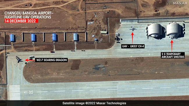 WZ-7 của Trung Quốc tại sân bay Bangda. Ảnh: Maxar