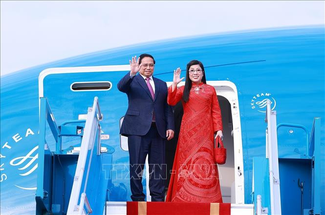 Thủ tướng Phạm Minh Chính và Phu nhân rời Hà Nội sang thăm chính thức Ba Lan, Séc và tham dự Diễn đàn Kinh tế thế giới tại Davos, Thụy Sĩ. Ảnh: Dương Giang/TTXVN Thủ tướng Phạm Minh Chính và Phu nhân rời Hà Nội sang thăm chính thức Ba Lan, Séc và tham dự Diễn đàn Kinh tế thế giới tại Davos, Thụy Sĩ. Ảnh: Dương Giang/TTXVN