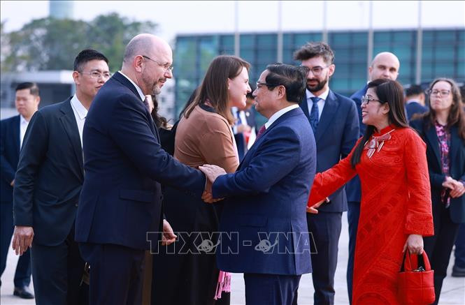 Lễ tiễn Thủ tướng Phạm Minh Chính và Phu nhân sang thăm chính thức Ba Lan, Séc và tham dự Diễn đàn Kinh tế thế giới tại Davos, Thụy Sĩ. Ảnh: Dương Giang/TTXVN Lễ tiễn Thủ tướng Phạm Minh Chính và Phu nhân sang thăm chính thức Ba Lan, Séc và tham dự Diễn đàn Kinh tế thế giới tại Davos, Thụy Sĩ. Ảnh: Dương Giang/TTXVN