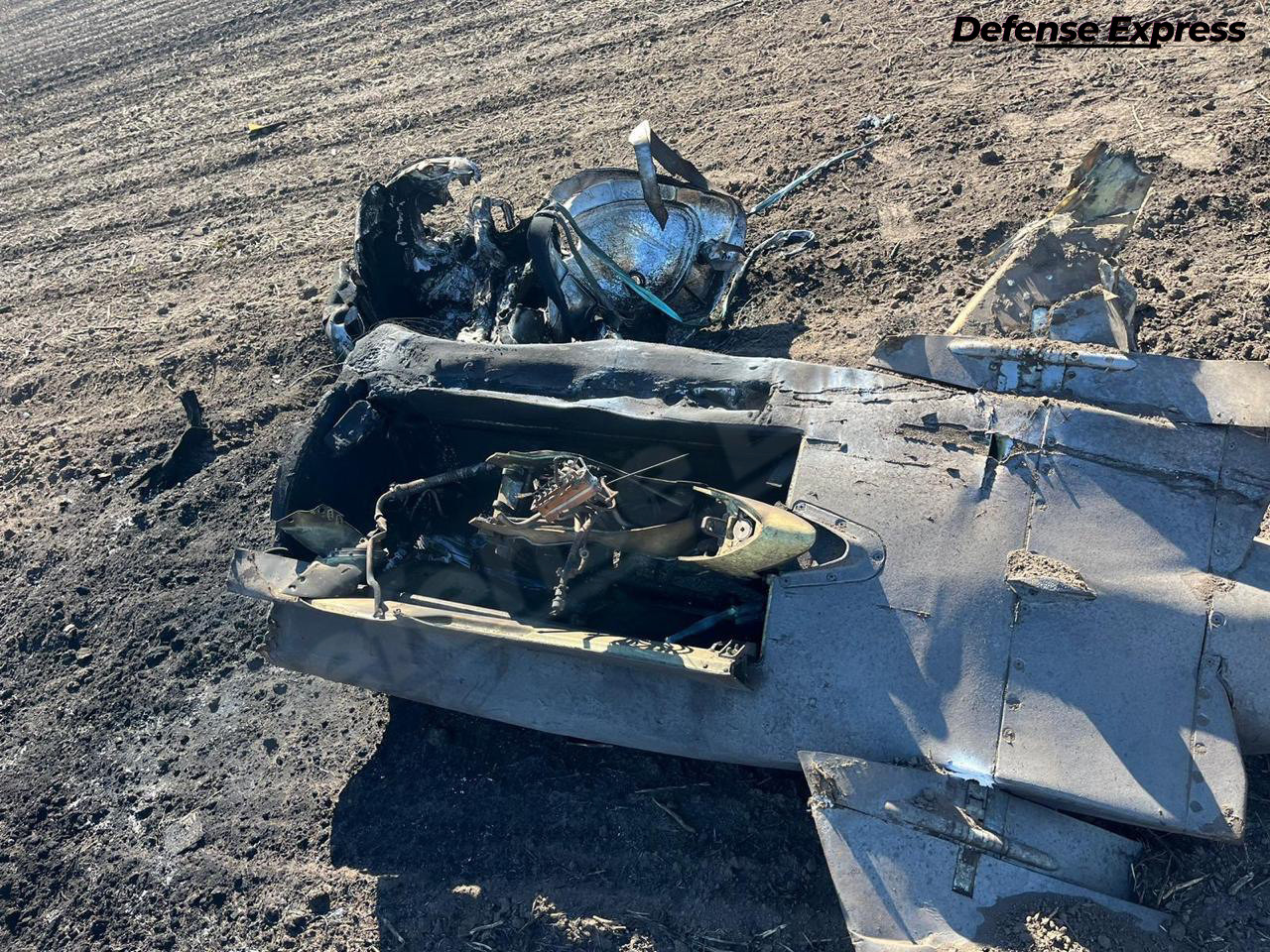 Các bức ảnh về tên lửa hành trình Kh-101 của Nga bị bắn rơi trong cuộc tấn công quy mô lớn hôm 8/5. Ảnh: Defense Express