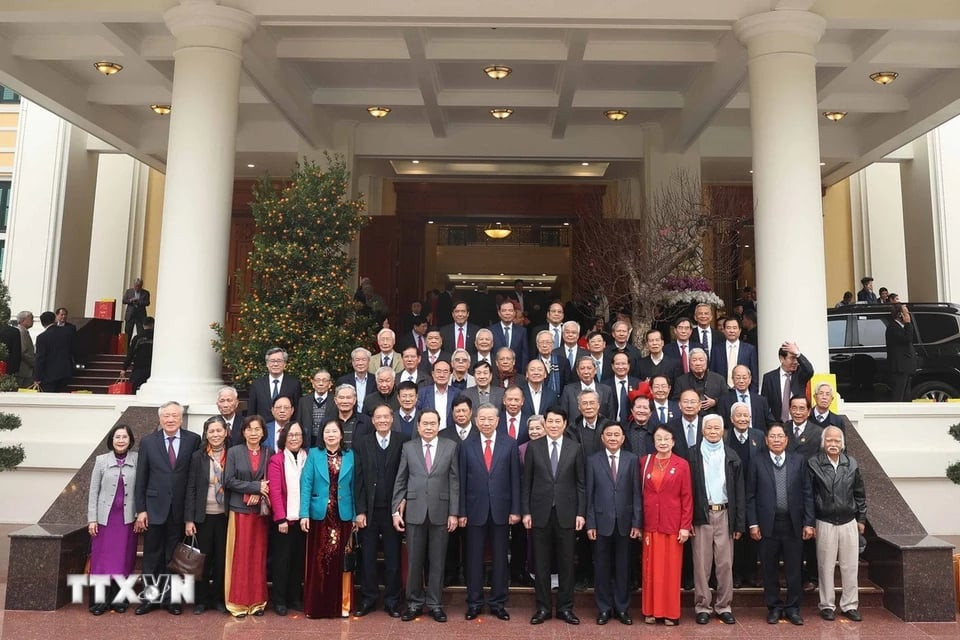 Tổng Bí thư Tô Lâm và các đồng chí lãnh đạo, nguyên lãnh đạo Đảng, Nhà nước. (Ảnh: Thống Nhất/TTXVN)