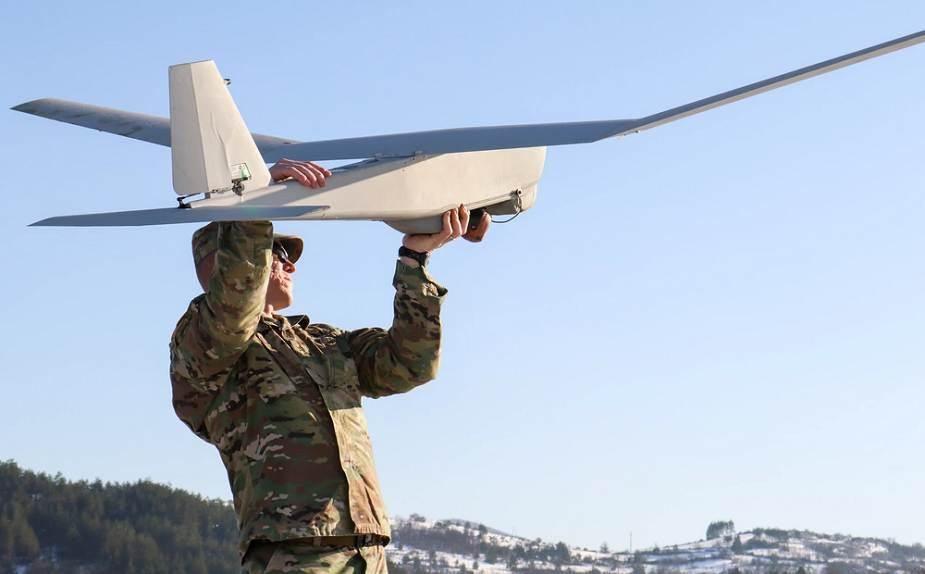 RQ-20B được phóng bằng tay. Ảnh: Armyreconition