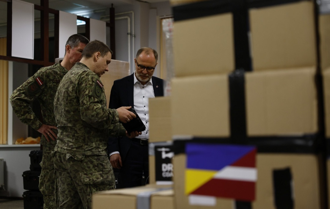 Latvia chuẩn bị hơn 1.000 máy bay không người lái cho Ukraine. Ảnh: Bộ trưởng Andris Spruds