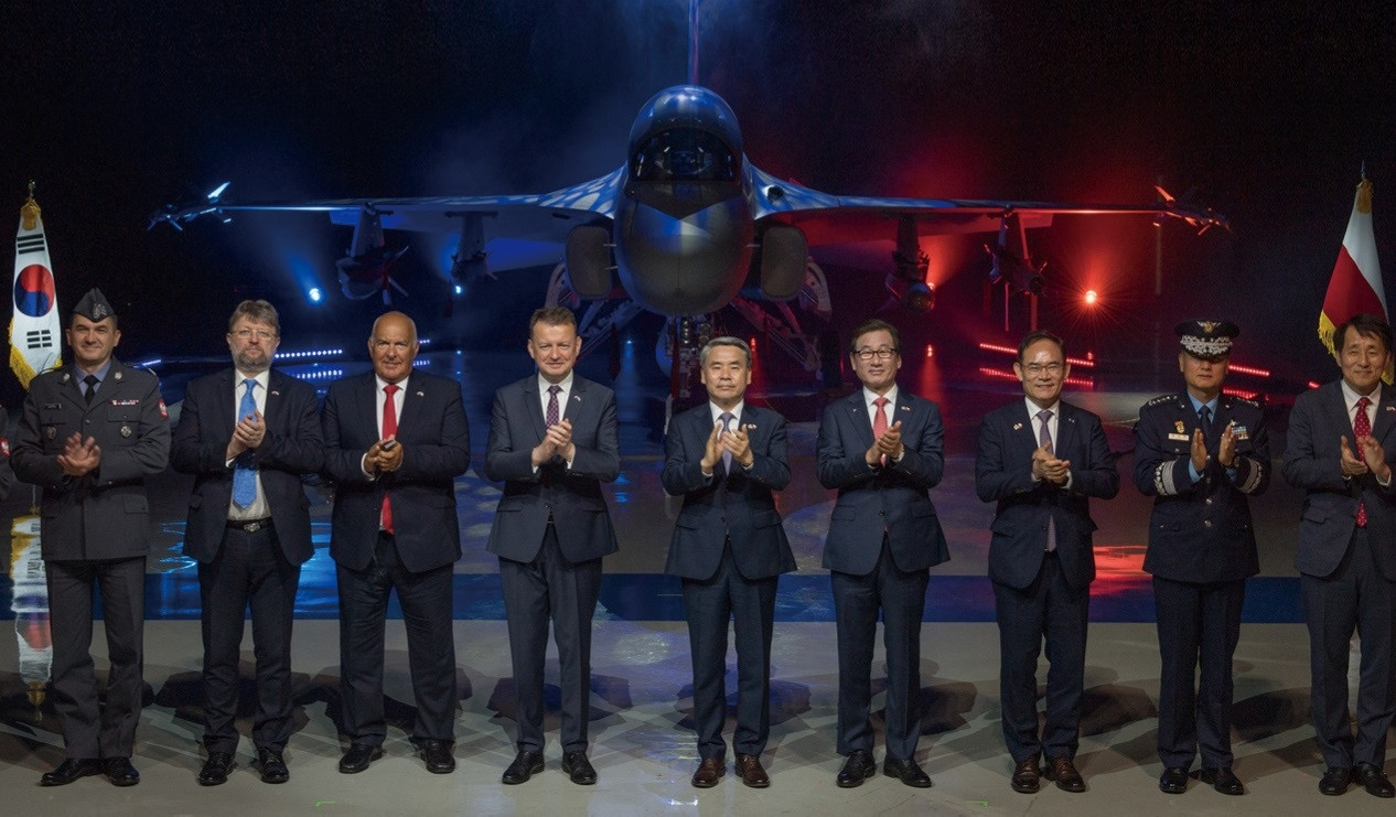 Buổi lễ bàn giao máy bay chiến đấu FA-50 Fighting Eagle. Buổi lễ bàn giao máy bay chiến đấu FA-50 Fighting Eagle.