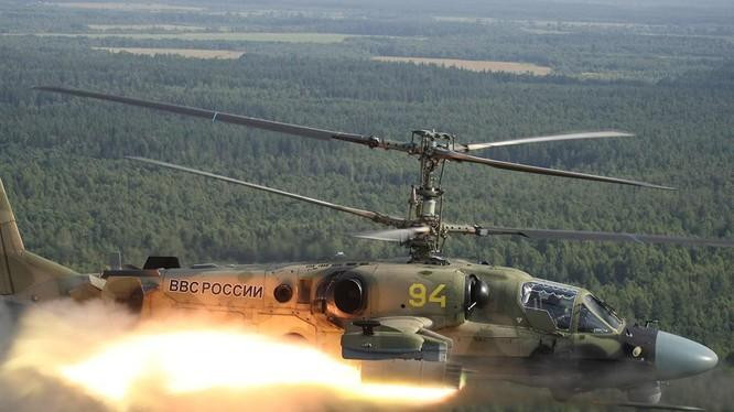 Trực thăng Ka-52 phóng tên lửa có điều khiển Izdeliye 305. Ảnh: TopWar
