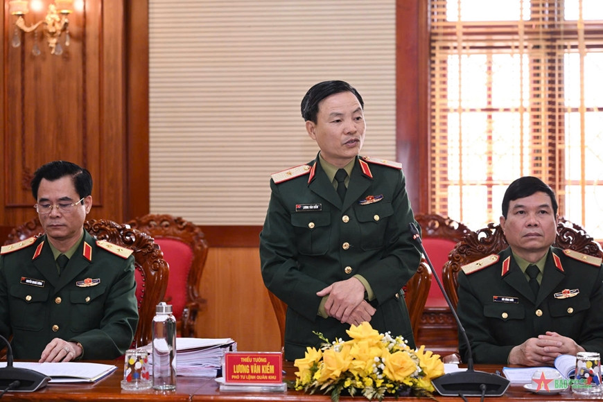 Thiếu tướng Lương Văn Kiểm phát biểu tại hội nghị. Ảnh: VIỆT TRUNG