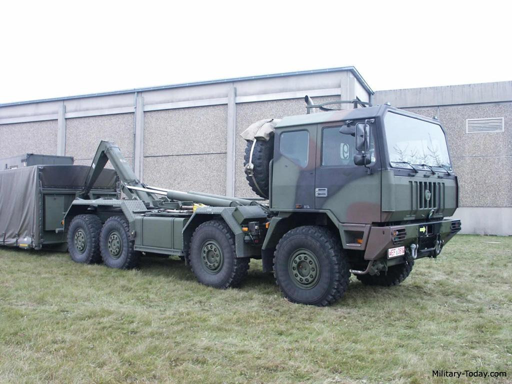 Xe tải Iveco của Ý. Ảnh: Military Xe tải Iveco của Ý. Ảnh: Military