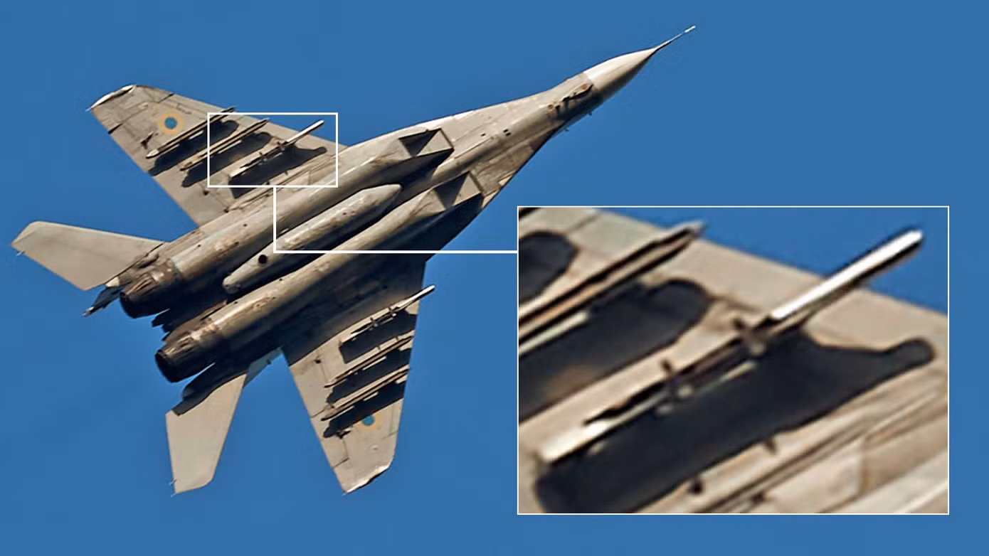 Giá treo của MiG-29 đã bị thay đổi.