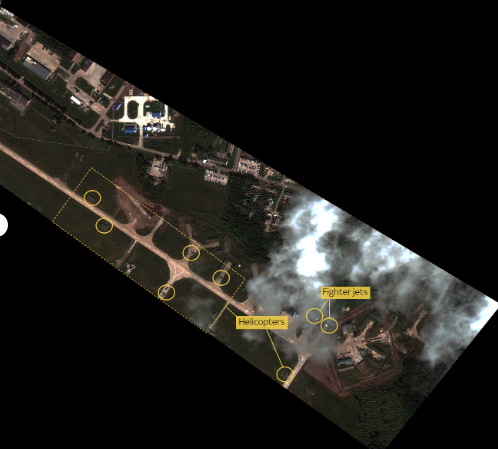 Ảnh vệ tinh tại sân bay Kursk trước và sau khi Ukraine mở cuộc tấn công vào tỉnh này.