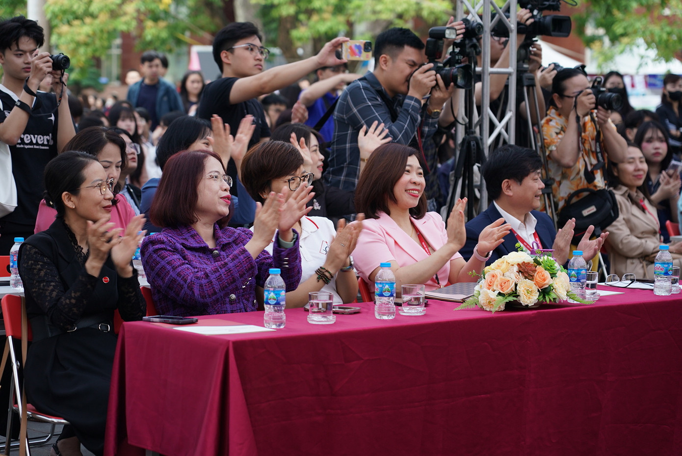 Sự kiện có sự tham gia của Chủ tịch Hội đồng Trường, Ban Giám đốc Học viện; cán bộ, giảng viên và sinh viên Học viện; đại diện các cơ quan, tổ chức, doanh nghiệp, cùng đông đảo phụ huynh và học sinh các trường THPT.