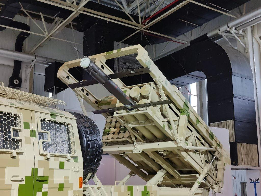 SR5 được truyền thông Nga đánh giá là có nét tương đồng với Himars của Mỹ. Ảnh: weibo SR5 được truyền thông Nga đánh giá là có nét tương đồng với Himars của Mỹ. Ảnh: weibo