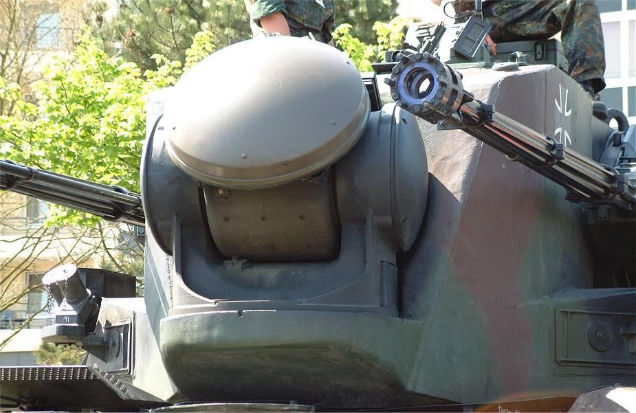 Radar theo dõi được gắn ở phía trước tháp pháo. Ảnh: armyrecognition Radar theo dõi được gắn ở phía trước tháp pháo. Ảnh: armyrecognition