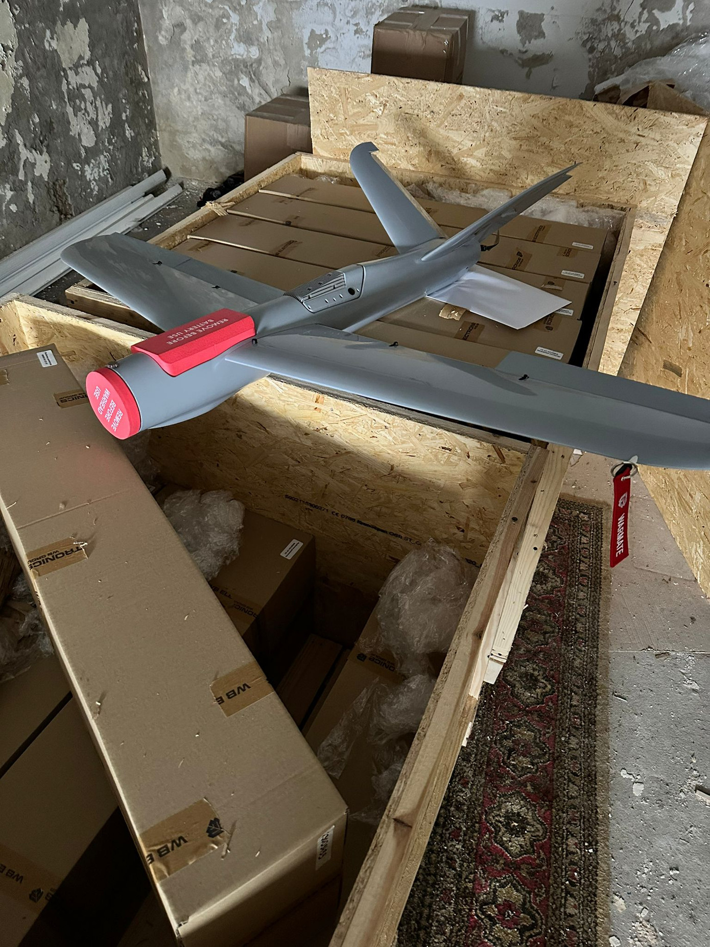 Các nhà tài trợ Ba Lan đã bàn giao 16 máy bay không người lái Warmate cho Ukraine. Các nhà tài trợ Ba Lan đã bàn giao 16 máy bay không người lái Warmate cho Ukraine.