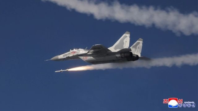 Triều Tiên phóng tên lửa mới từ máy bay MiG-29. Ảnh: KCNA Triều Tiên phóng tên lửa mới từ máy bay MiG-29. Ảnh: KCNA