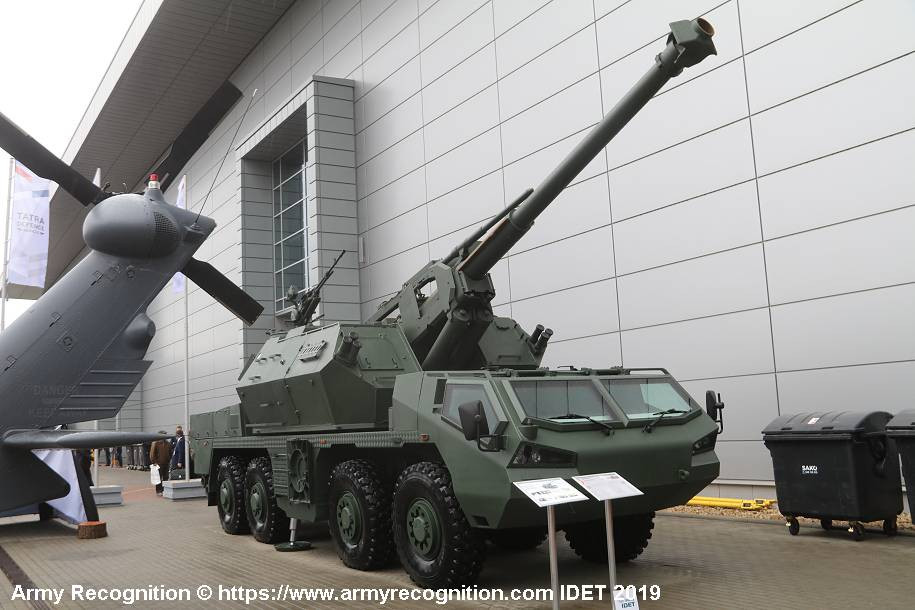 Pháo tự hành DANA M2 152 mm 8x8. Ảnh: Army Recognition