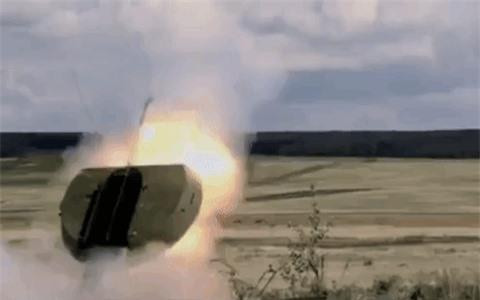 Dây thuốc nổ được tên lửa kéo ra khỏi UR-77. Ảnh: Rumil Dây thuốc nổ được tên lửa kéo ra khỏi UR-77. Ảnh: Rumil