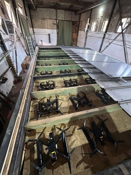 UAV được chuẩn bị cho chiến dịch "mạng nhện". Nguồn: RBC-Ukraine