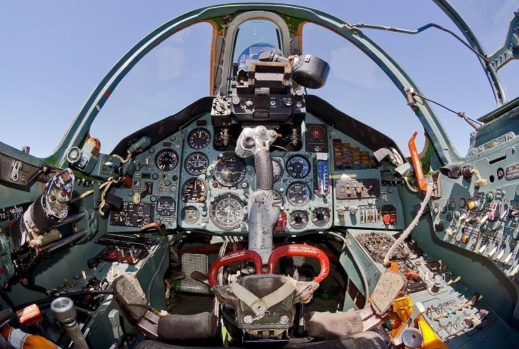 Buồng lái của cường kích Su-25. Ảnh: airforce-technology.com