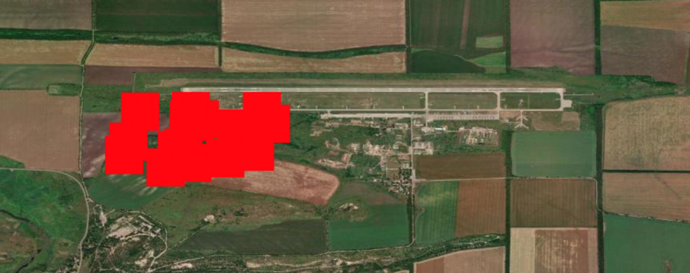 Ảnh vệ tinh đám cháy gần sân bay Millerovo của Nga do NASA cung cấp.