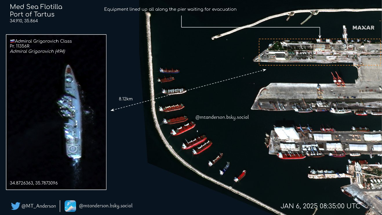 Thiết bị quân sự Nga xếp dài hàng km tại cảng Tartus, Syria. Ảnh: MT Anderson