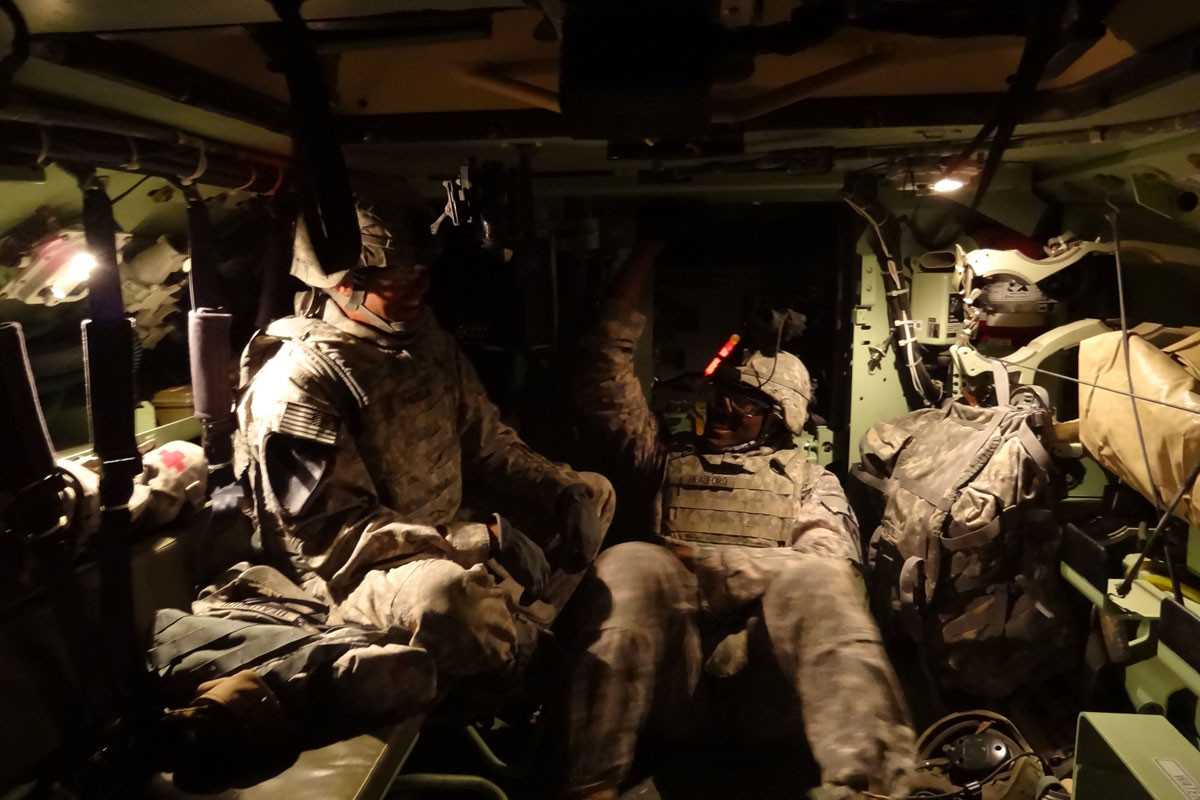 Khoang chở quân của M2A2. Ảnh: Military Khoang chở quân của M2A2. Ảnh: Military