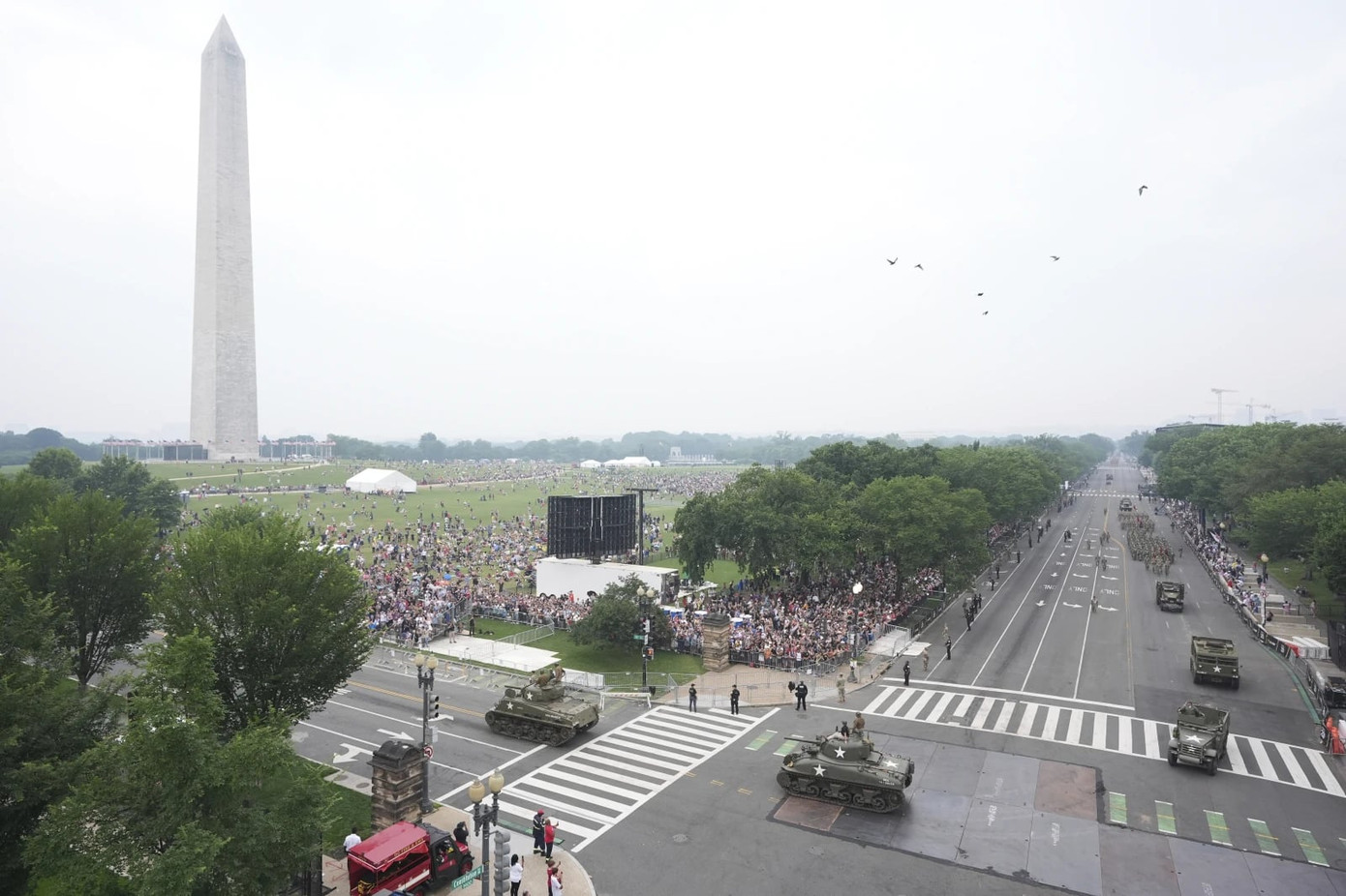 Hàng loạt vũ khí tối tân được huy động tham gia lễ duyệt binh.