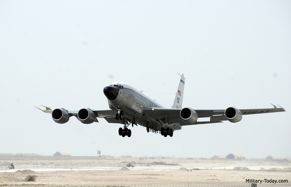 RC-135 được trang bị 4 động cơ phản lực cánh quạt. Ảnh: Military RC-135 được trang bị 4 động cơ phản lực cánh quạt. Ảnh: Military