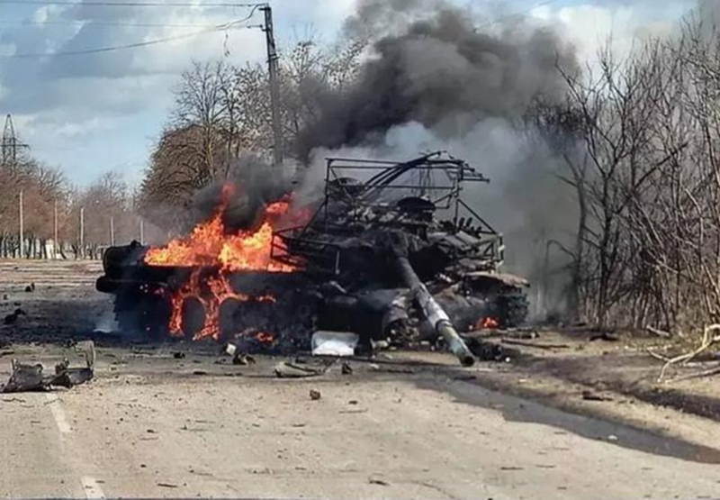 Javelin phá hủy một chiếc xe tăng T72B3. Ảnh: Aviapro Javelin phá hủy một chiếc xe tăng T72B3. Ảnh: Aviapro