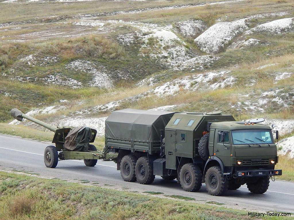 MSTA-B có thể được kéo bằng các xe tải quân sự KAMAZ-6350. Ảnh: Military