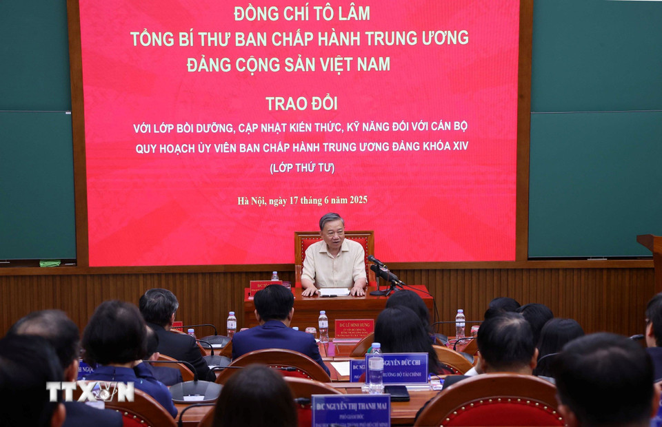 Tổng Bí thư Tô Lâm trao đổi với lớp Bồi dưỡng cán bộ quy hoạch Ủy viên Trung ương Đảng khóa XIV (lớp thứ tư). (Ảnh: Văn Điệp/TTXVN) Tổng Bí thư Tô Lâm trao đổi với lớp Bồi dưỡng cán bộ quy hoạch Ủy viên Trung ương Đảng khóa XIV (lớp thứ tư). (Ảnh: Văn Điệp/TTXVN)