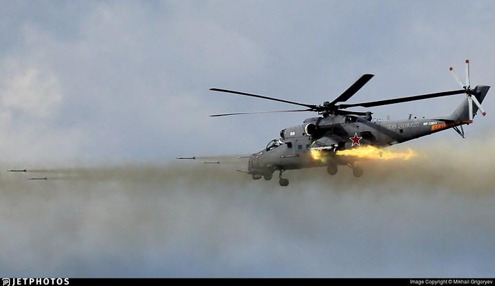 Mi-35 khai hỏa. Ảnh: jetphoto