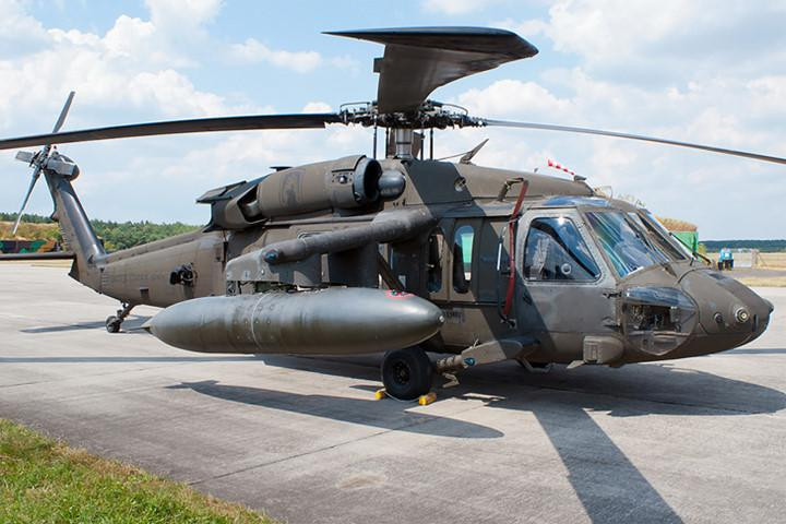 UH-60 có thể mang theo nhiều loại súng máy hiện đại, thậm chí cả tên lửa. Ảnh: Jetphotos UH-60 có thể mang theo nhiều loại súng máy hiện đại, thậm chí cả tên lửa. Ảnh: Jetphotos