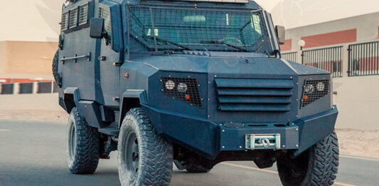 Xe được trang bị một lớp lưới trước kính chắn gió. Ảnh: wikipedia Xe được trang bị một lớp lưới trước kính chắn gió. Ảnh: wikipedia