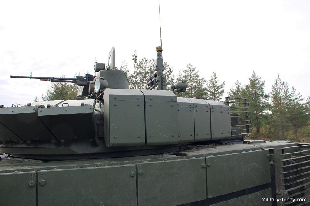 T-80BVM cũng được trang bị các súng máy lắp trên nóc xe. Ảnh: Military T-80BVM cũng được trang bị các súng máy lắp trên nóc xe. Ảnh: Military