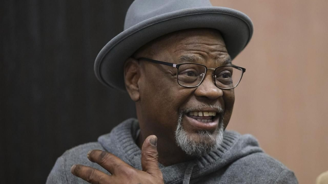 Ông Glynn Ray Simmons, 71 tuổi.