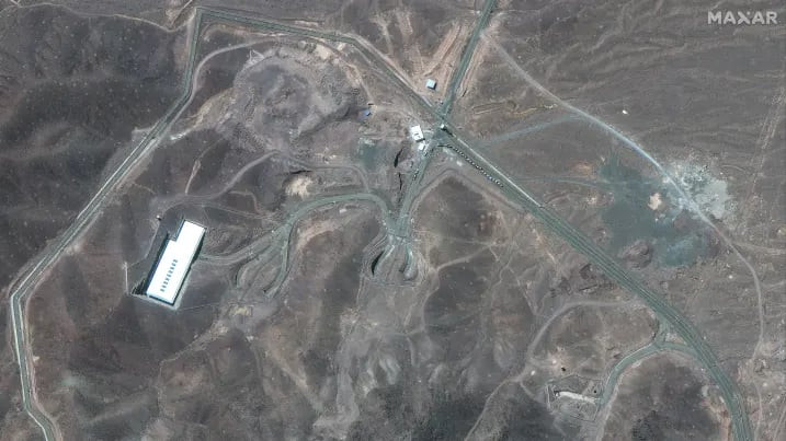 Cơ sở hạt nhân Fordow của Iran sau cuộc tấn công của Mỹ. Ảnh: AP