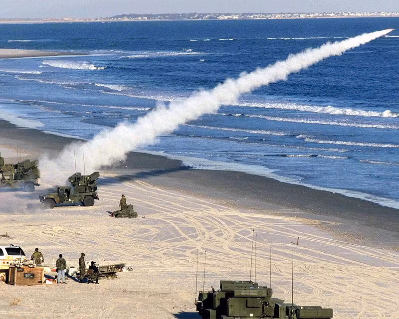 Một tên lửa Stinger được phóng từ xe phòng không AN/TWQ-1 Avenger. Ảnh: Wikipedia Một tên lửa Stinger được phóng từ xe phòng không AN/TWQ-1 Avenger. Ảnh: Wikipedia