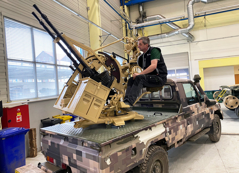 Tổ hợp phòng không di động MR-2 Viktor. Tổ hợp phòng không di động MR-2 Viktor.