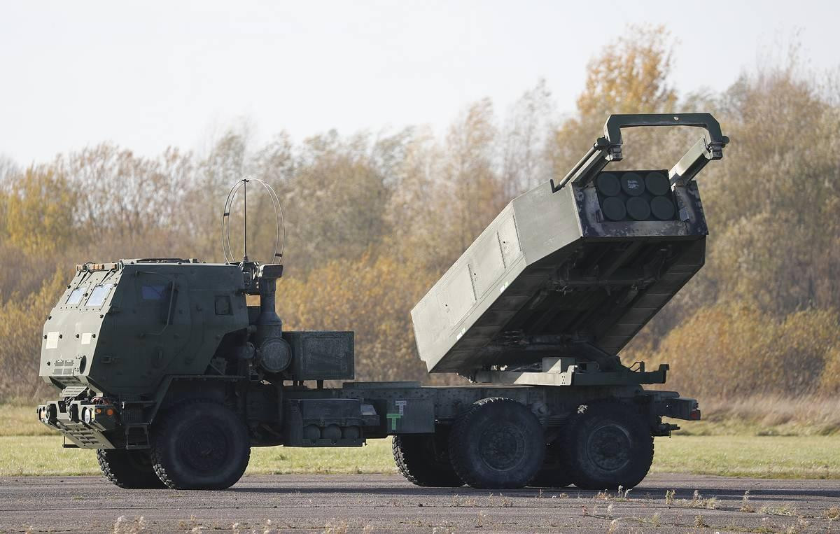 Hệ thống pháo phản lực HIMARS mà Mỹ cung cấp cho Ukraine. Ảnh: AP Hệ thống pháo phản lực HIMARS mà Mỹ cung cấp cho Ukraine. Ảnh: AP