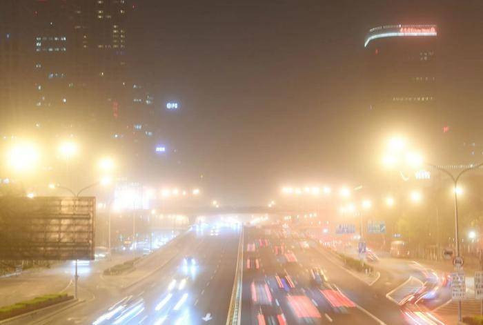 Bắc Kinh bị bao phủ bởi cát và bụi mịn.