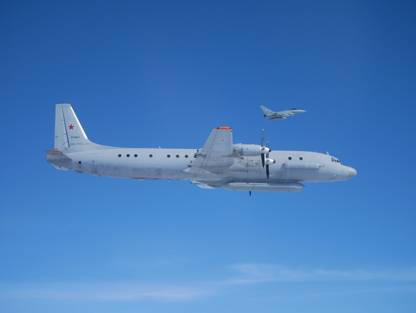 Máy bay Đức xuất kích ngăn chặn máy bay IL-20 của Nga.