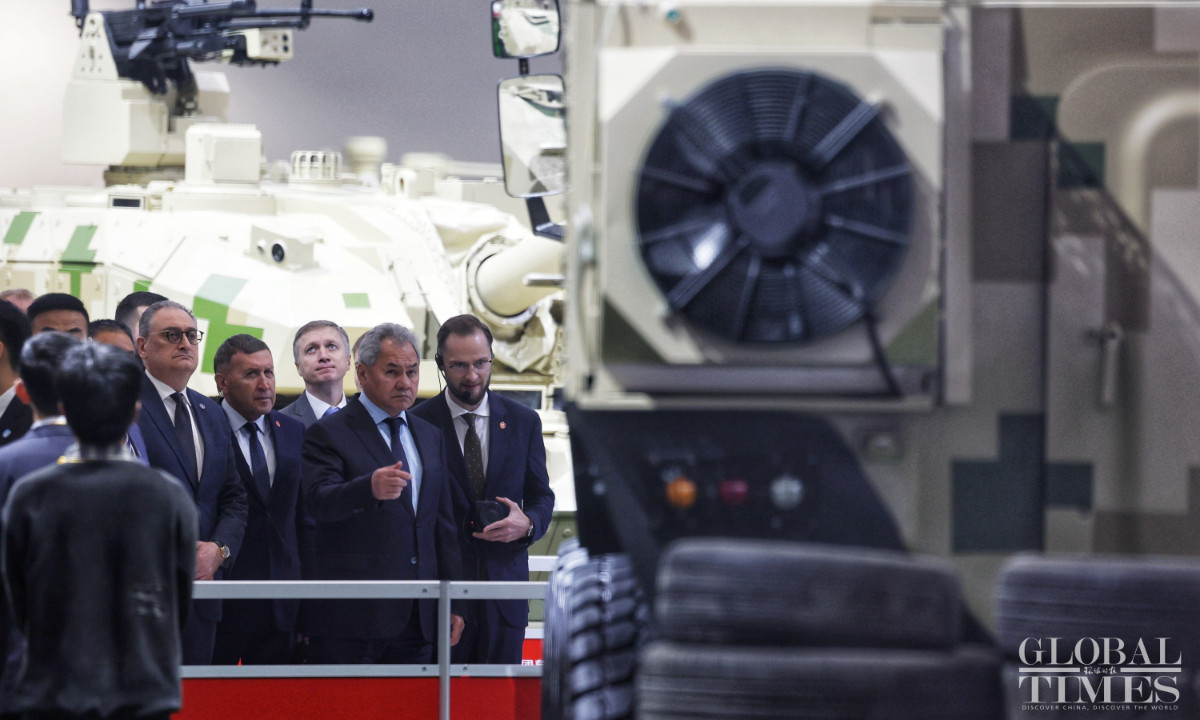 Thư ký Hội đồng An ninh Liên bang Nga Sergei Shoigu tham dự triển lãm hàng không tại Trung Quốc. Thư ký Hội đồng An ninh Liên bang Nga Sergei Shoigu tham dự triển lãm hàng không tại Trung Quốc.