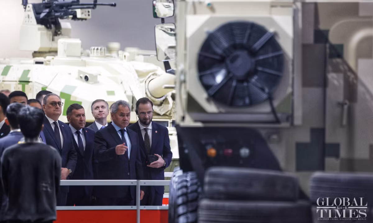 Thư ký Hội đồng An ninh Liên bang Nga Sergei Shoigu tham dự triển lãm hàng không tại Trung Quốc. Thư ký Hội đồng An ninh Liên bang Nga Sergei Shoigu tham dự triển lãm hàng không tại Trung Quốc.