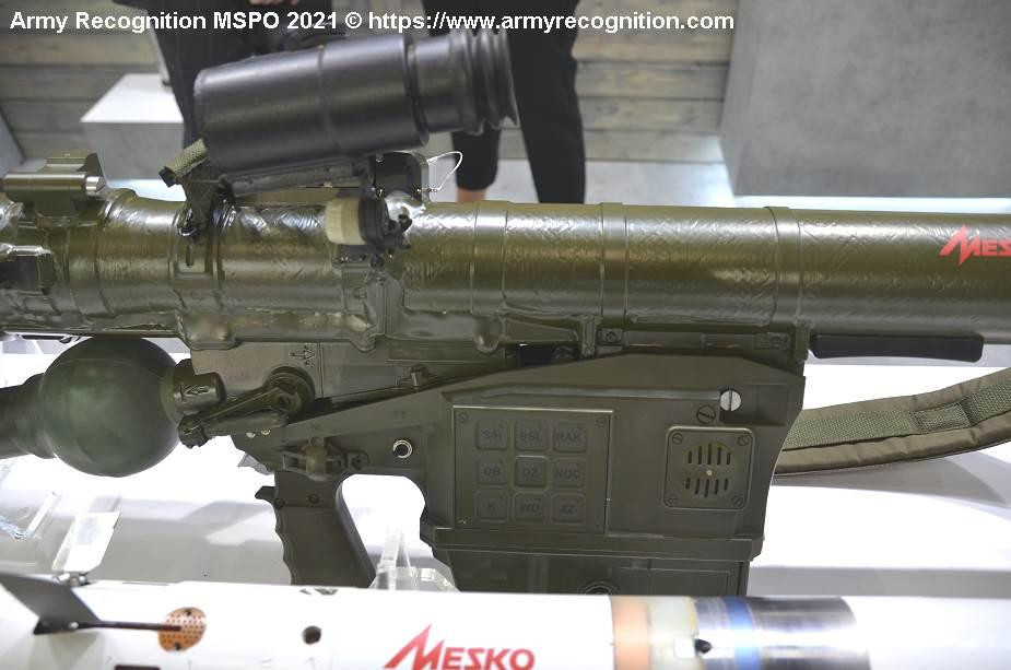 Bàn phím mini để chọn loại mục tiêu, môi trường và chế độ làm việc. Ảnh: armyrecognition Bàn phím mini để chọn loại mục tiêu, môi trường và chế độ làm việc. Ảnh: armyrecognition