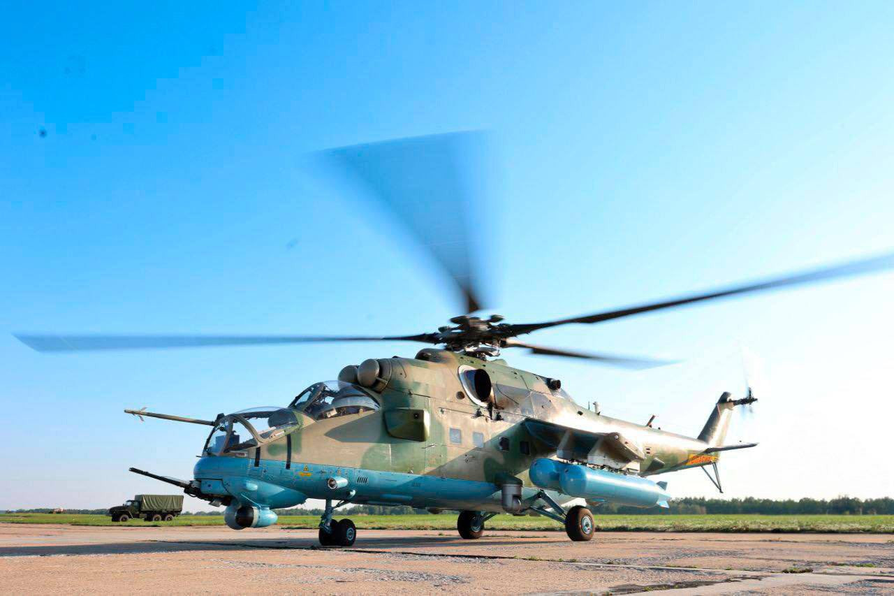 Trực thăng Mi-35 của Không quân Belarus. Trực thăng Mi-35 của Không quân Belarus.