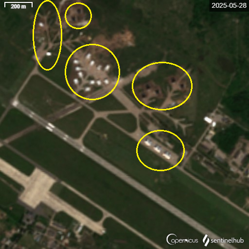 Hình ảnh vệ tinh của các căn cứ không quân có hầm trú ẩn máy bay. Hình ảnh vệ tinh của các căn cứ không quân có hầm trú ẩn máy bay.