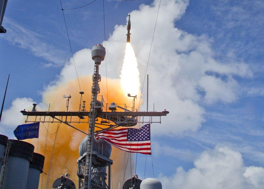 Tên lửa đánh chặn SM-3 Block IB phóng từ tàu USS Lake Erie. Ảnh: armyrecognition
