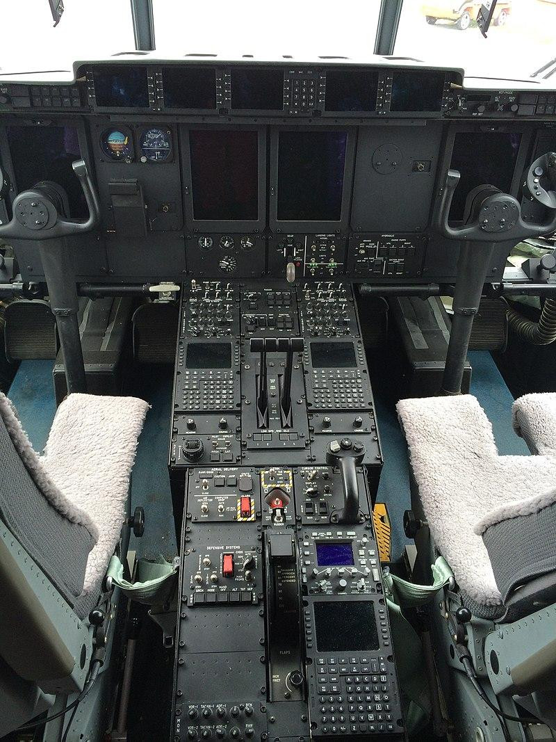 Buồng lái hiện đại của Super Hercules. Ảnh: Wiki